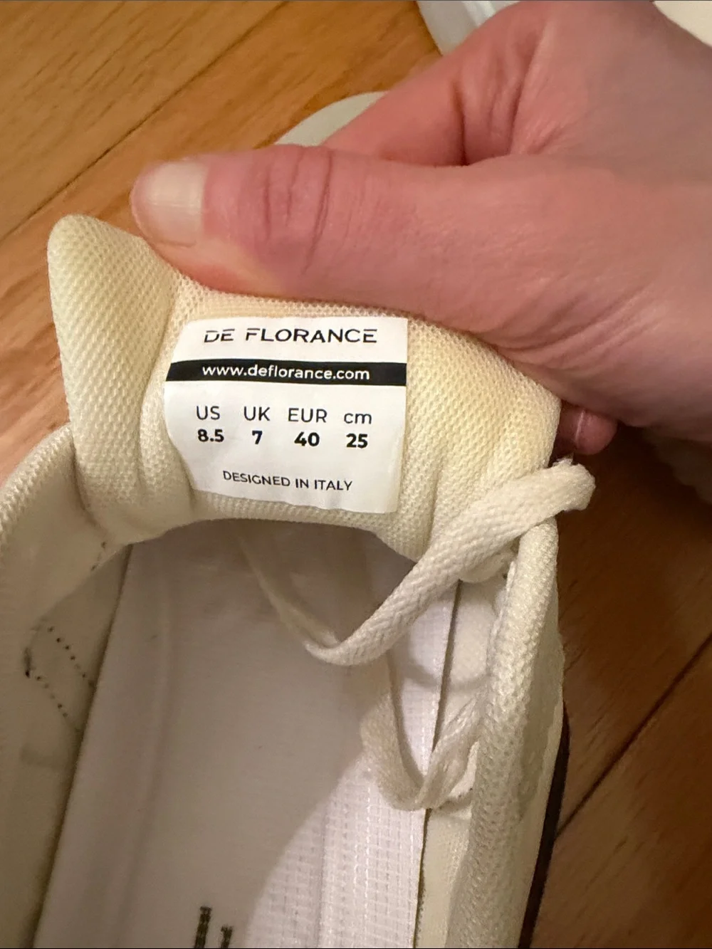 Deflorance Cloudea Women's White and Black sneakers size 8.5 (fits 9.5 to 10)